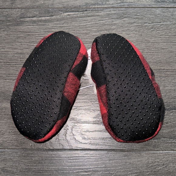 NWT slippers - Picture 2 of 3